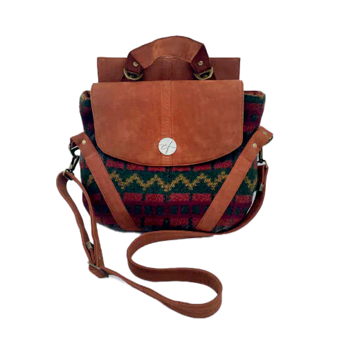 A medium-sized bag, worn over the shoulder, by hand, as a crossbody, or on the back, in chestnut suede and geometric patterned wool fabric, with a viscose lining featuring a geometric motif.