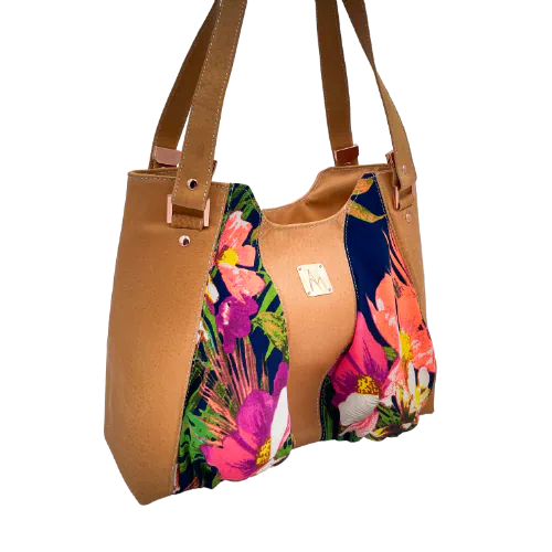 A shoulder bag made of honey-colored pork leather, a floral-patterned pareo, and a turquoise lining.